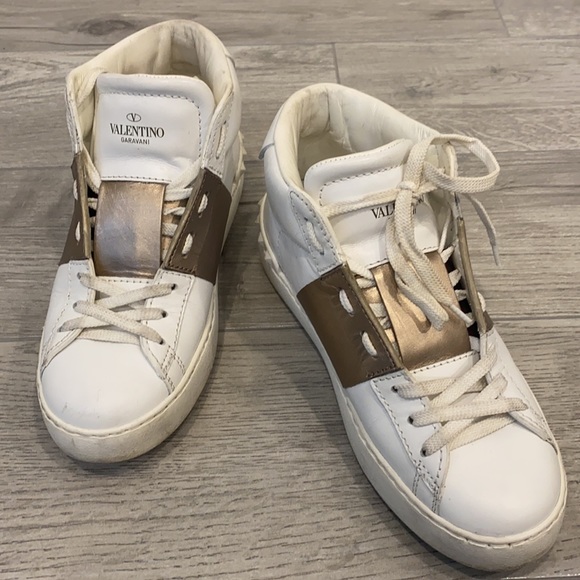 Valentino high top white/gold Rockstud sneakers - Picture 2 of 5